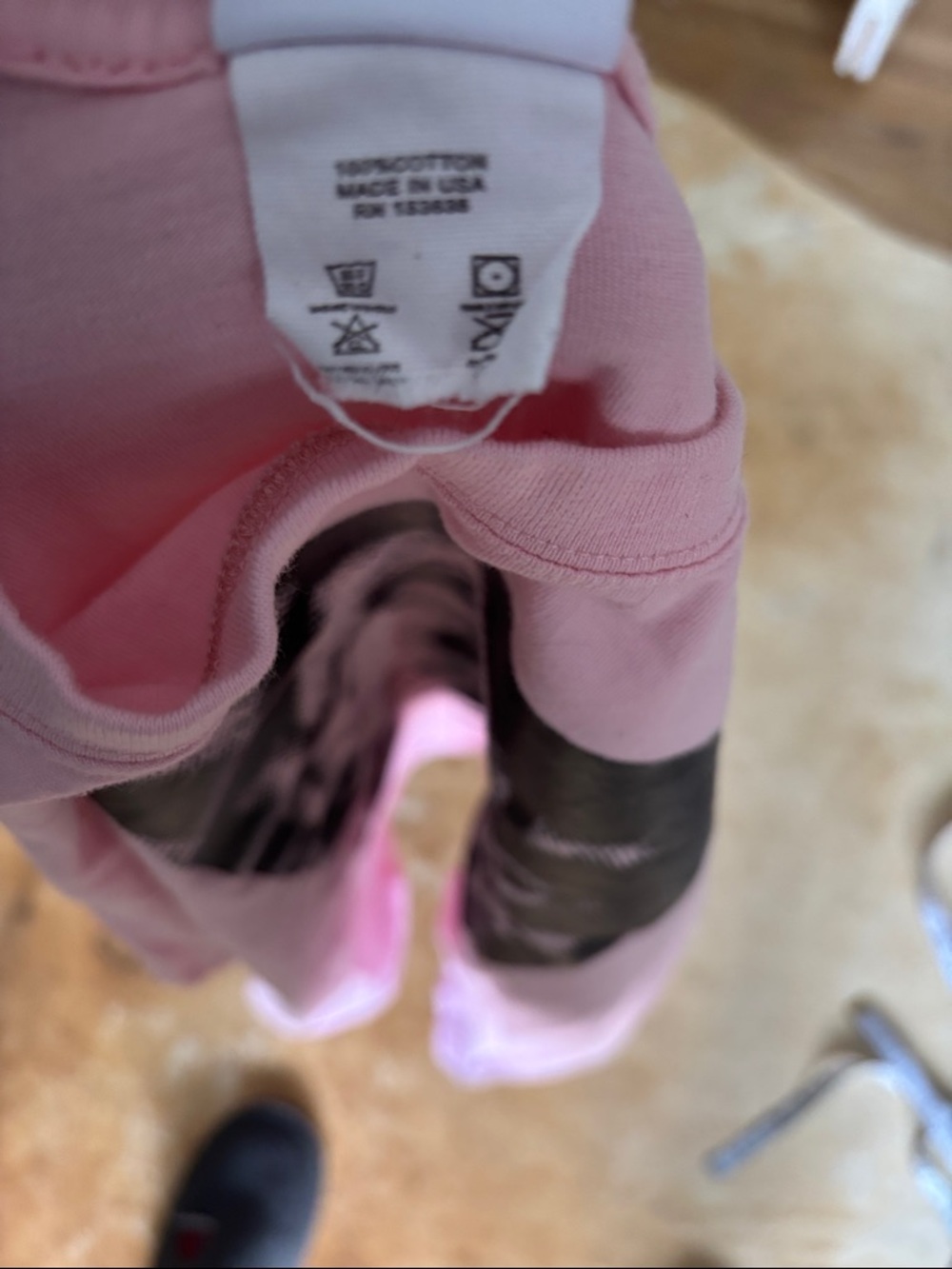 Bootleg Undefeated Pink Short-Sleeve Tee with Dog Black Graphic size XL - Picture 4 of 4